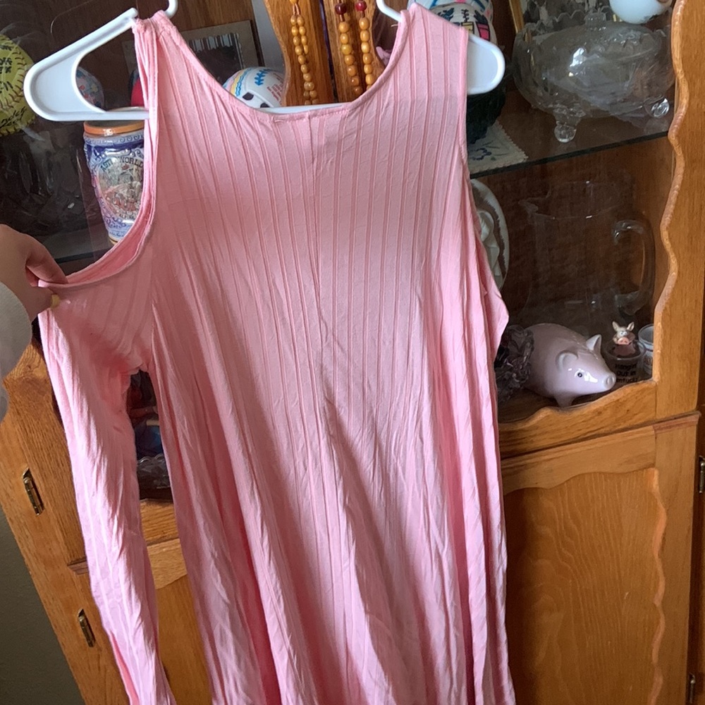 Pink cold shoulder dress! Size medium! Never worn!!